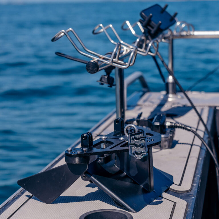 Seeker DeepScope 钻机已放置在船甲板上，配备 Seavu Seeker Marine 套件，随时可以部署。